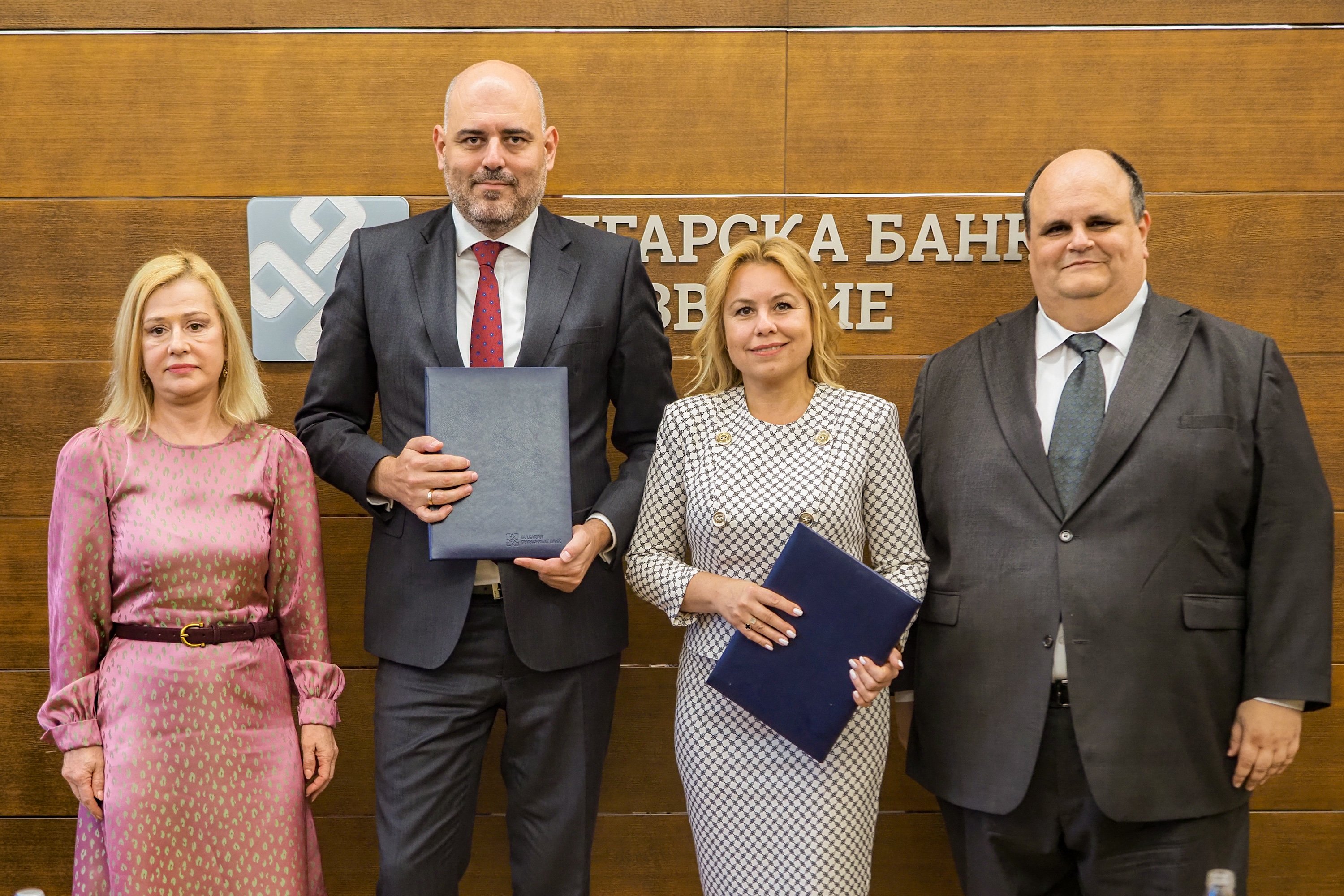 Подписване на споразумение с InvestBank