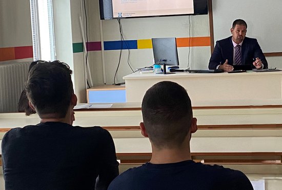 Изпълнителният директор на ББР Илия Караниколов представи промените в банковите регулации пред студенти в Софийския университет