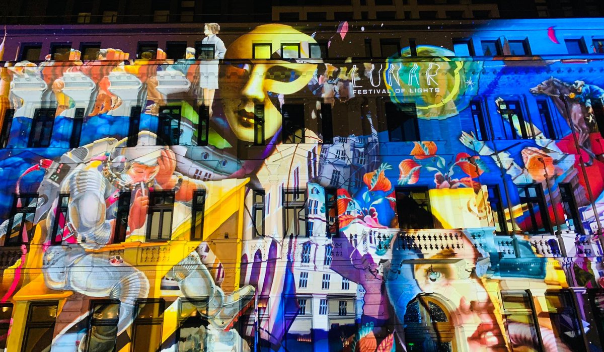 Фасадата на ББР е светлинно платно във Фестивала LUNAR