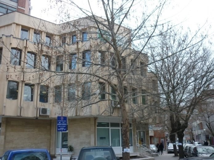Продажба на офиси в административно-търговска сграда