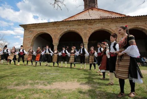 700 деца от 5 държави посрещнаха заедно Великден в Босилеград