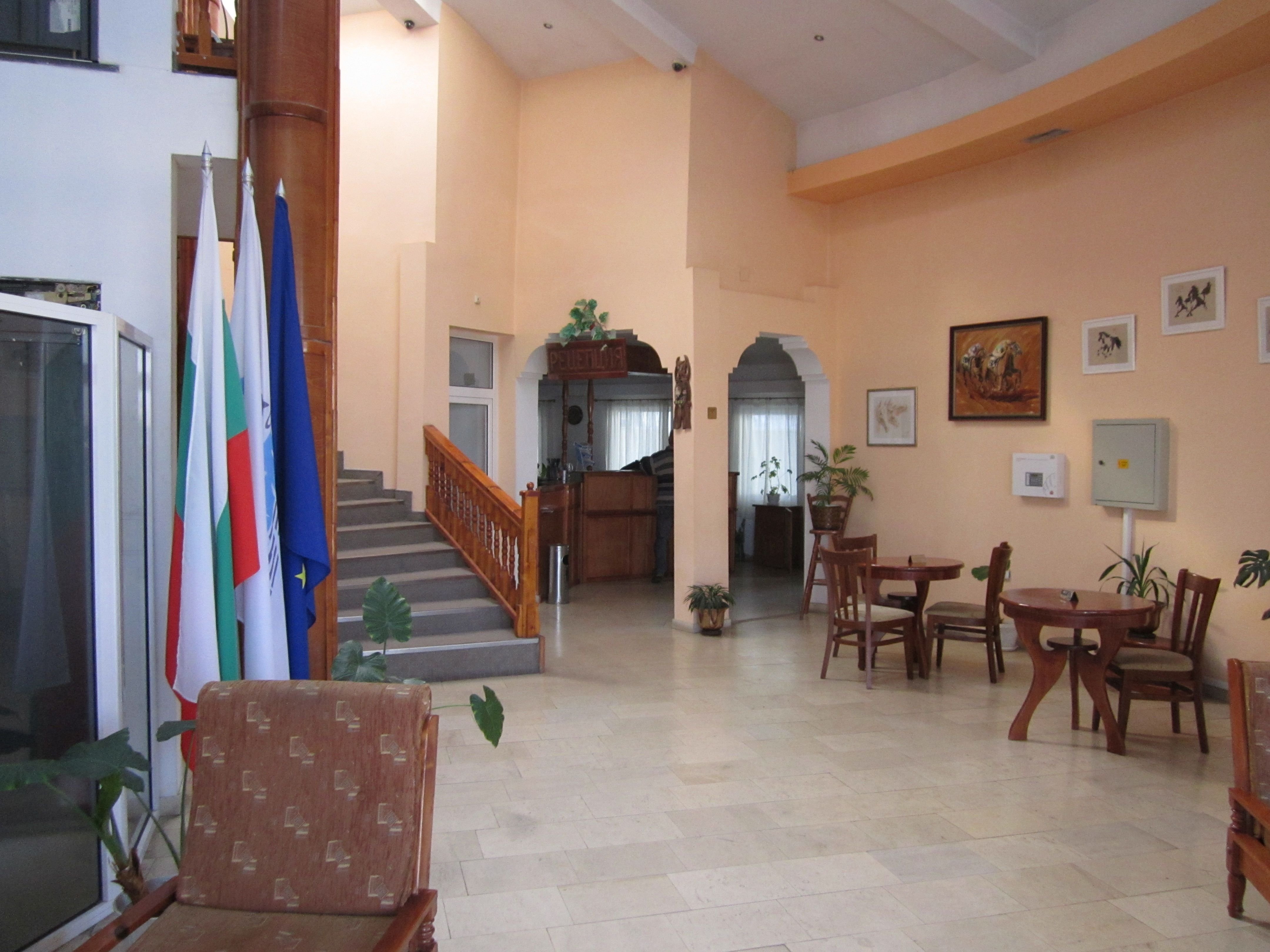 Хотел "Дунав", град Лом