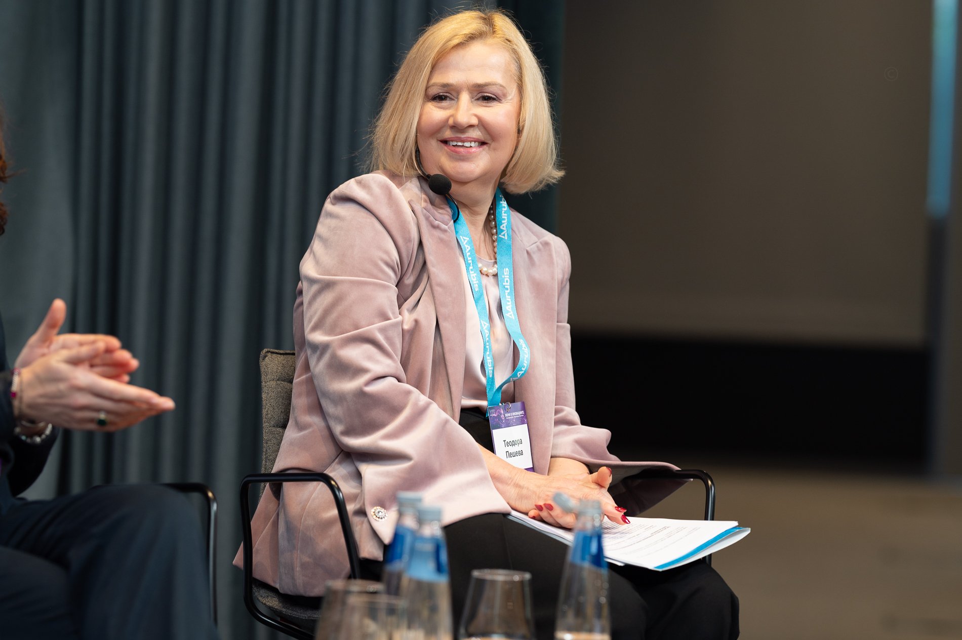 Теодора Пешева, дамски форум