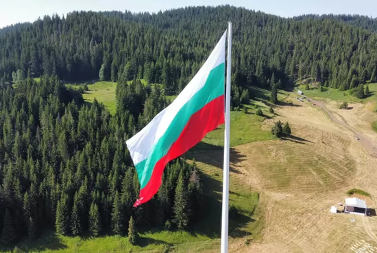 ББР подкрепи издигането на българското знаме на 1430 м височина