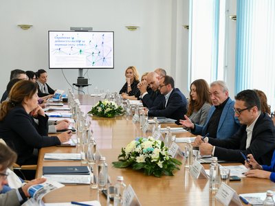 работна среща, обсъждане на стратегията